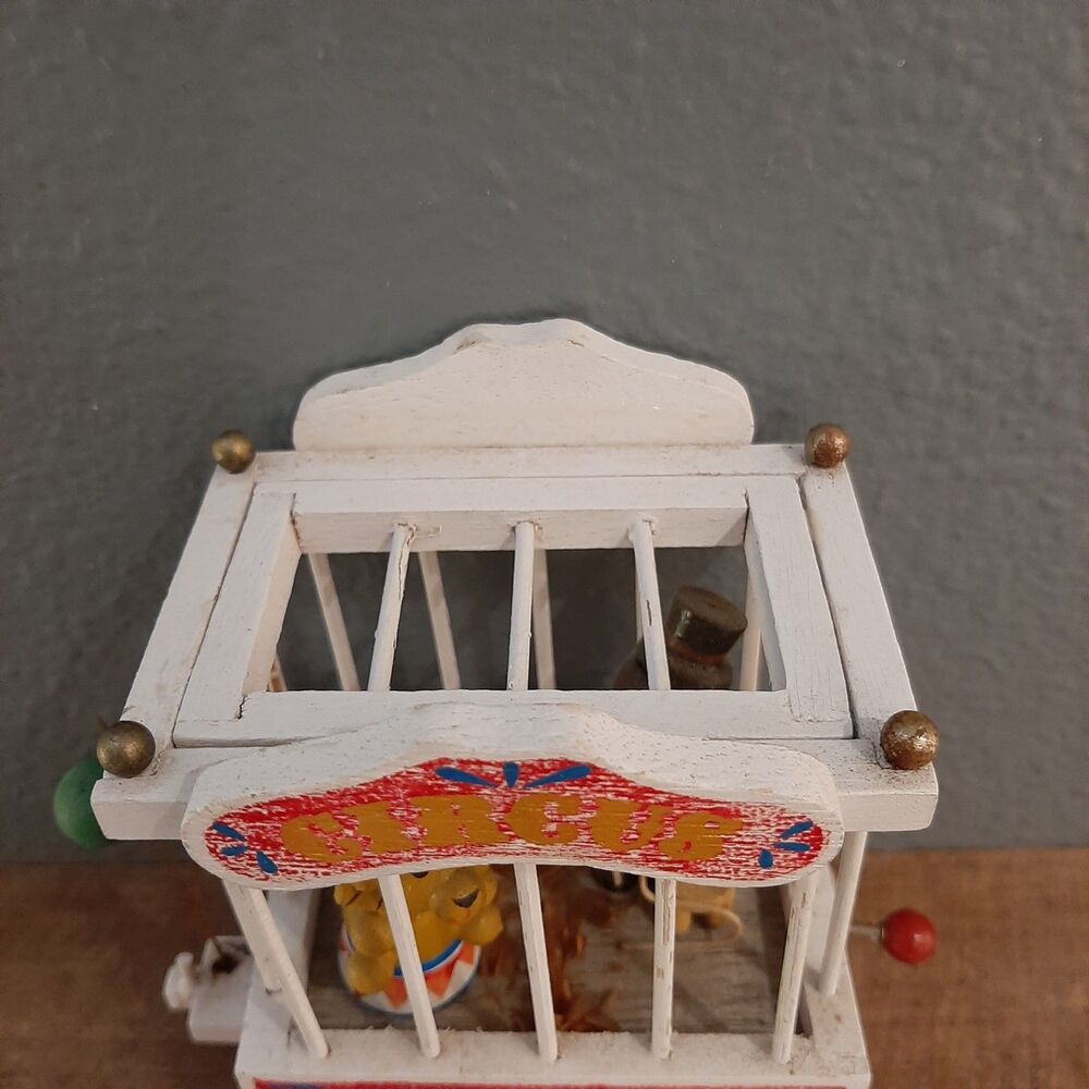 Vintage Enesco Wood CIRCUS Train Lion And Tamer Toy Figurine 1980 Music Box - Picture 6 of 8